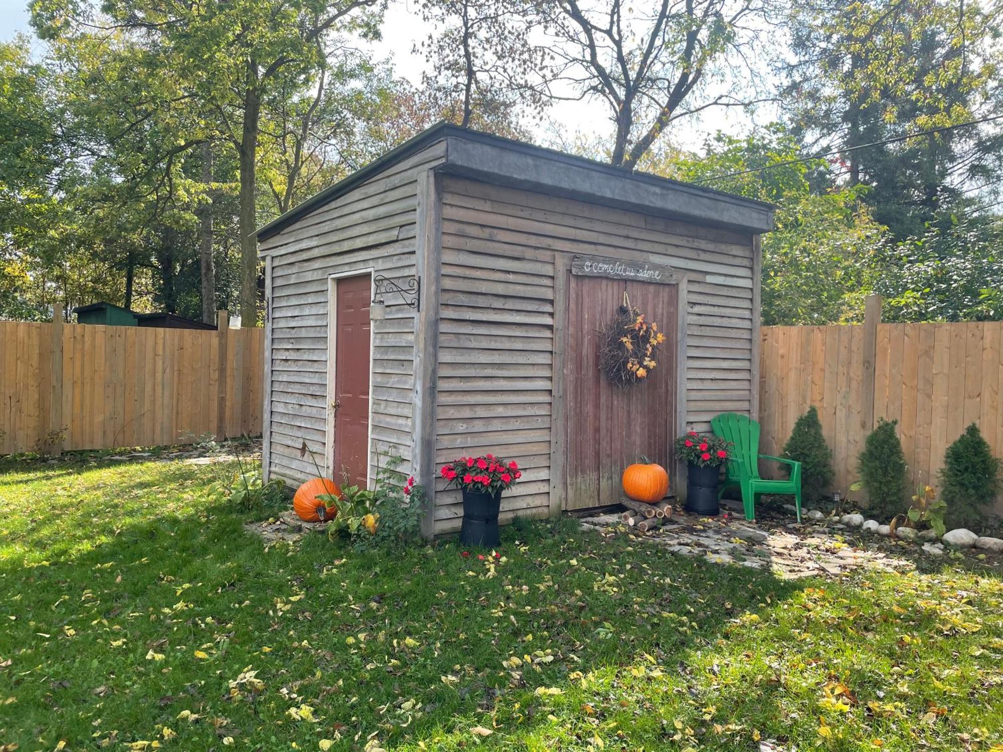 Cozy Cottage Style House Kitchener Exterior foto